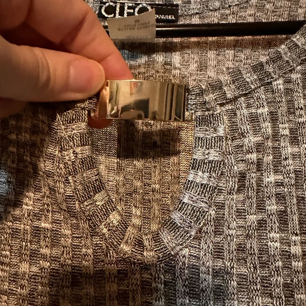 Gray Ribbed Key Hole Tank - Picture 6 of 9
